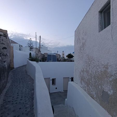 Cycladic Center Cave Rooms Fira  Exterior foto