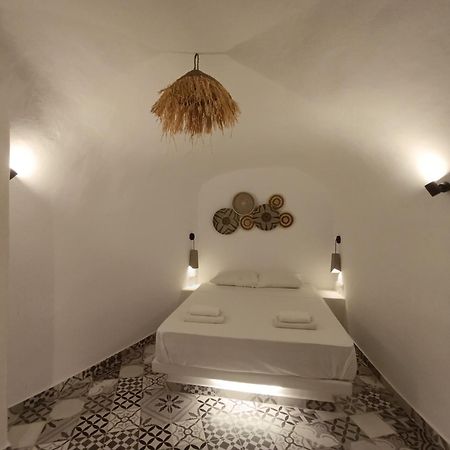 Cycladic Center Cave Rooms Fira  Exterior foto