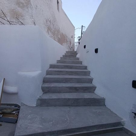 Cycladic Center Cave Rooms Fira  Exterior foto