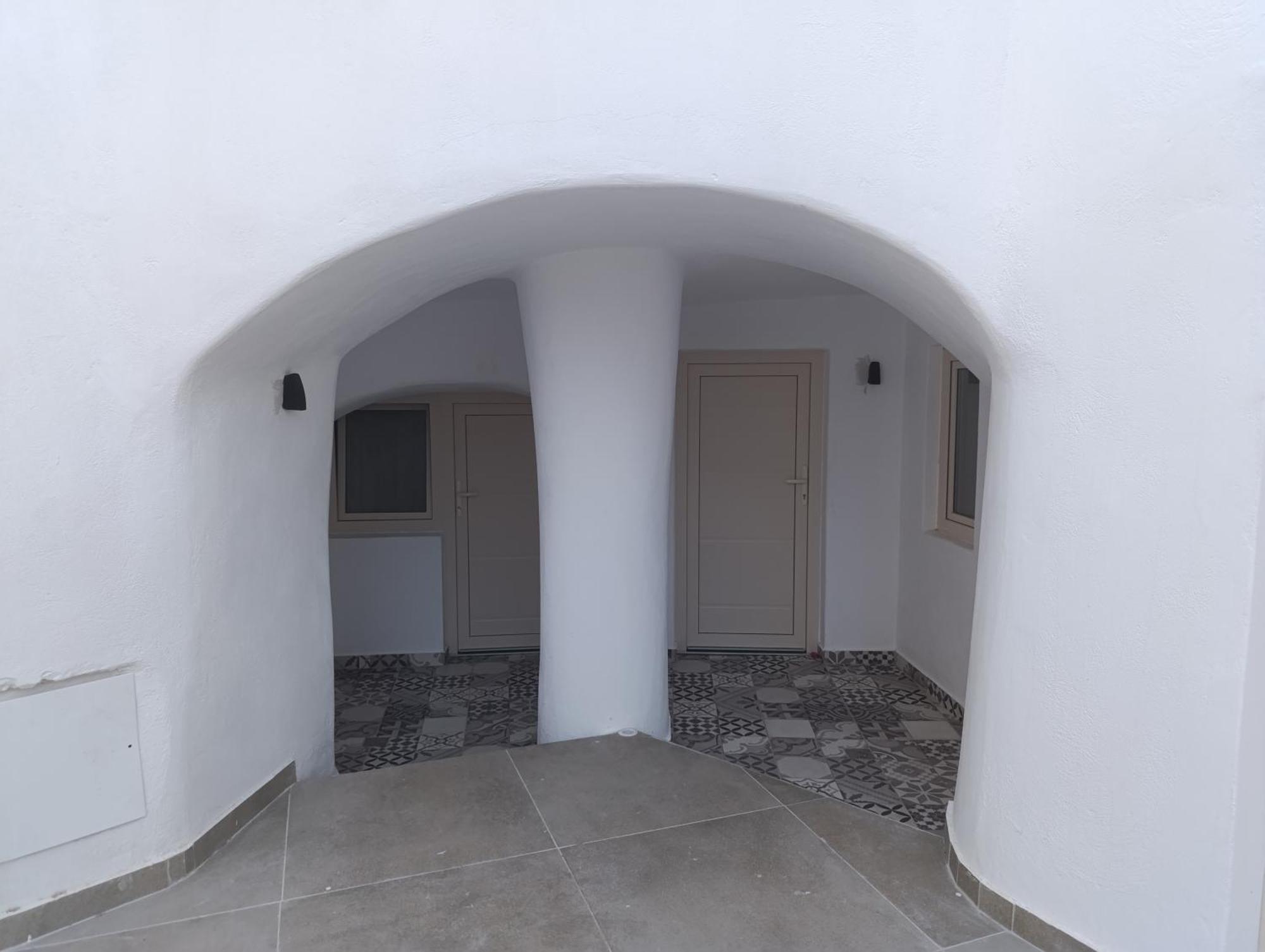 Cycladic Center Cave Rooms Fira  Exterior foto
