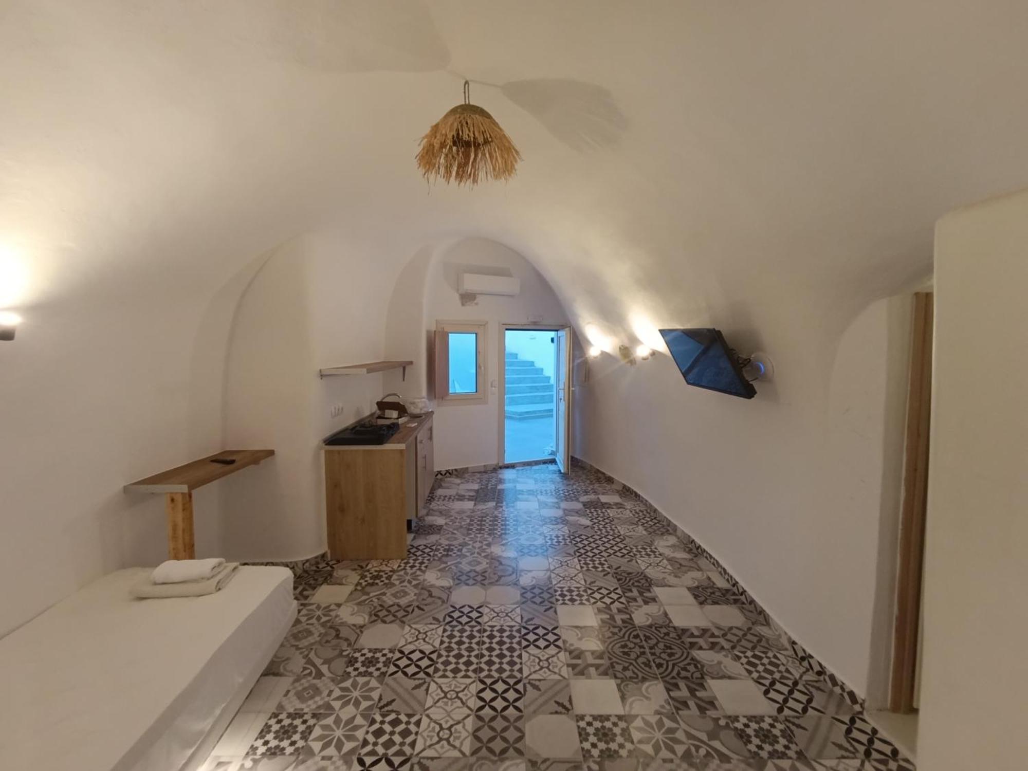 Cycladic Center Cave Rooms Fira  Exterior foto