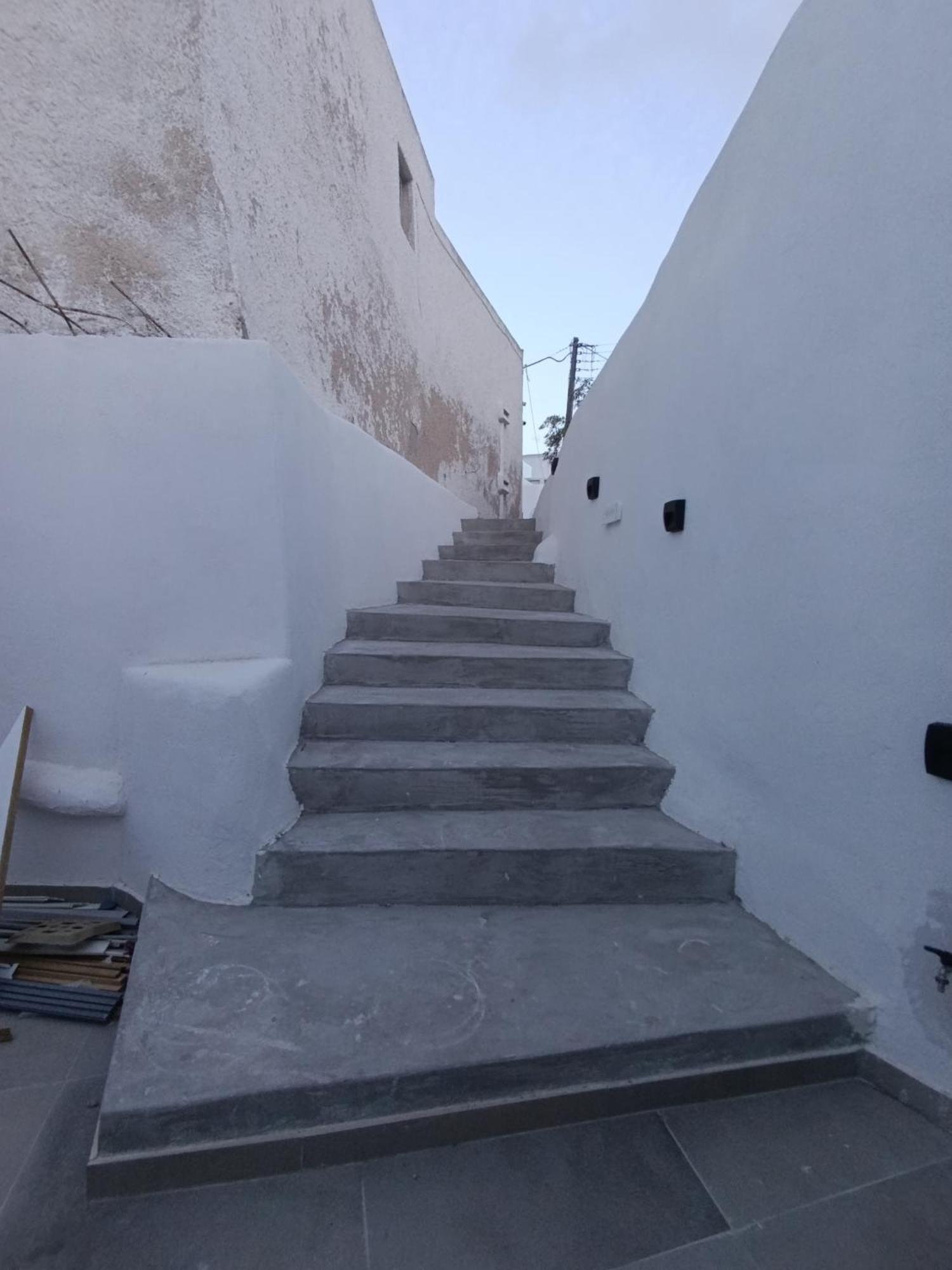 Cycladic Center Cave Rooms Fira  Exterior foto